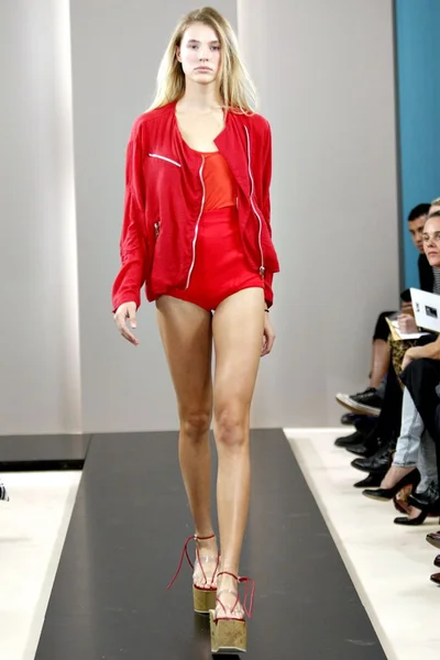 Look 10